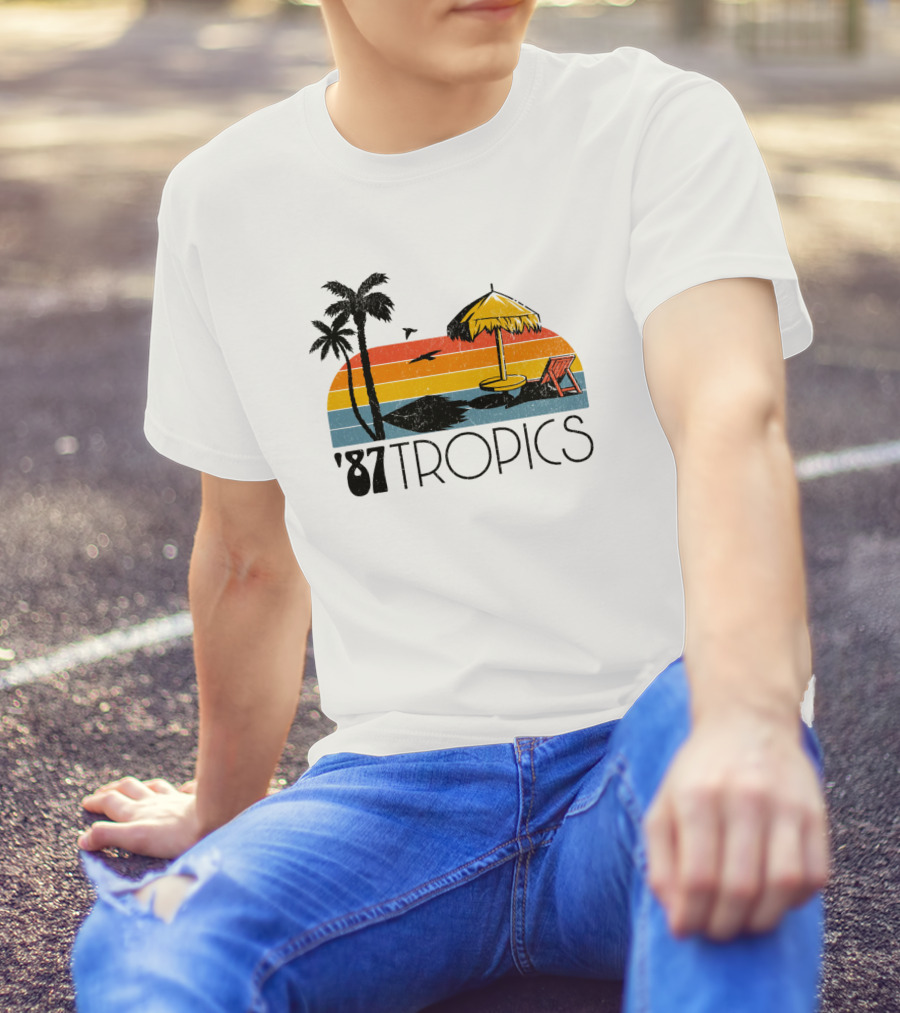 '87 Tropics Palm Beach Sunset Umbrella Lounge Chair T-Shirt