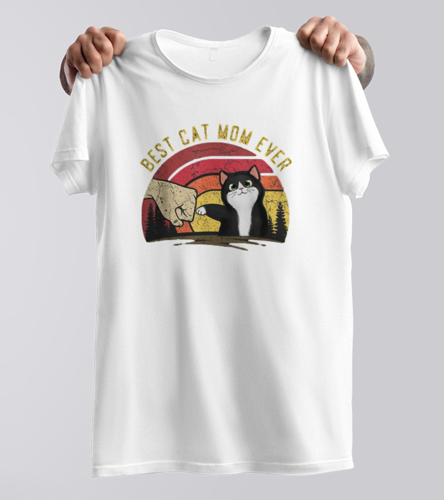 Best Cat Mom Ever Retro Style Fist Bump With Cat Scene T-Shirt
