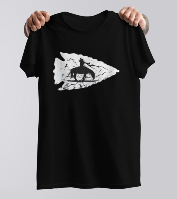 Arrowhead Hunting Native American Relic Hunter Rider On Horse Arrowhead T-Shirt
