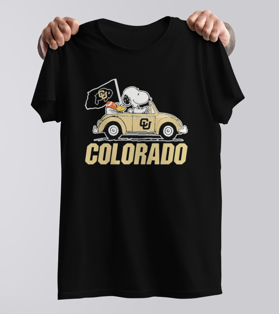 Snoopy And Woodstock Driving Colorado Buffaloes Car With CU Flag T-Shirt