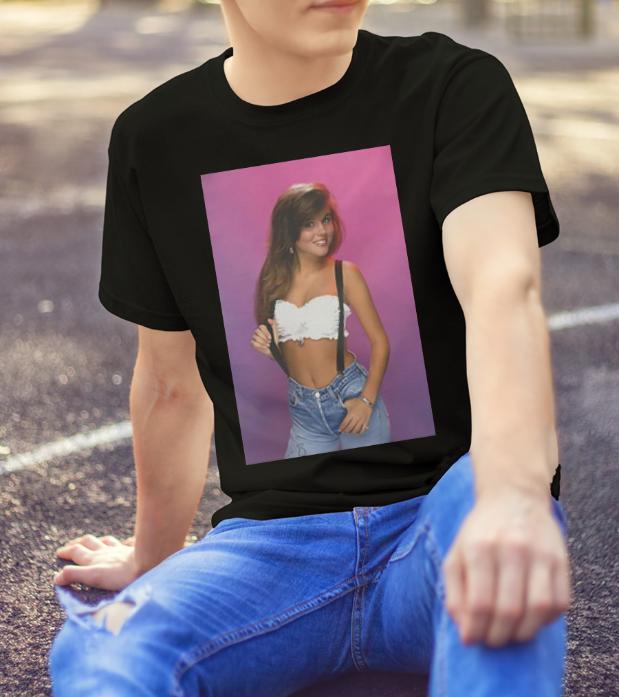 Kelly Kapowski Saved By The Bell Purple Background T-Shirt