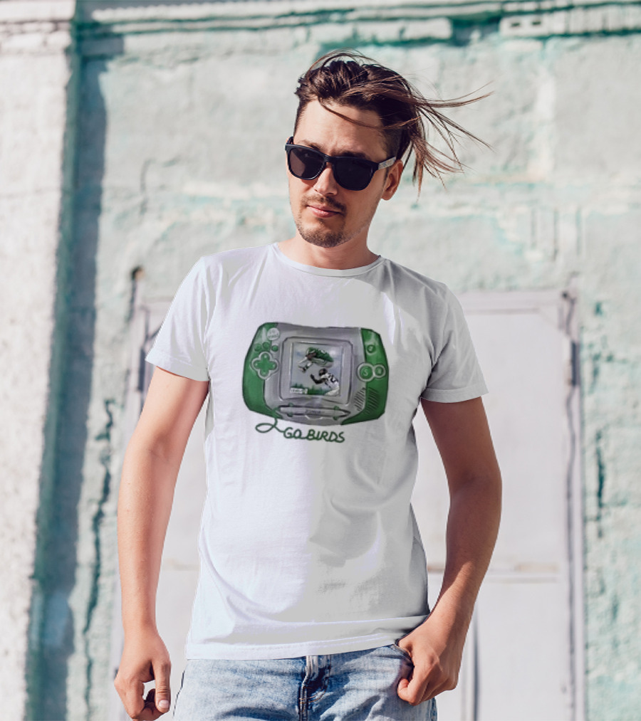 Dhwanisaraiya Go Birds Retro Handheld Console Green Classic Footballer Scene T-Shirt