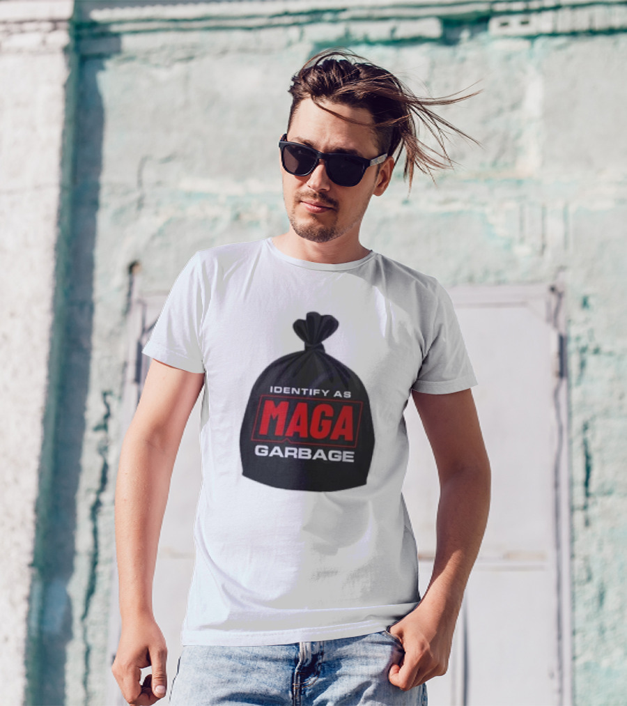 Identify As MAGA Garbage袋 T-Shirt