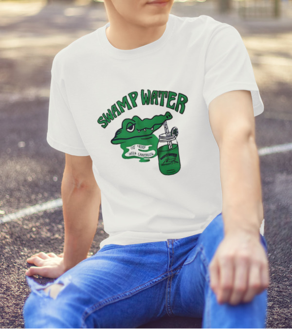 Swamp Water Alligator Drink Jar Vintage Cartoon T-Shirt