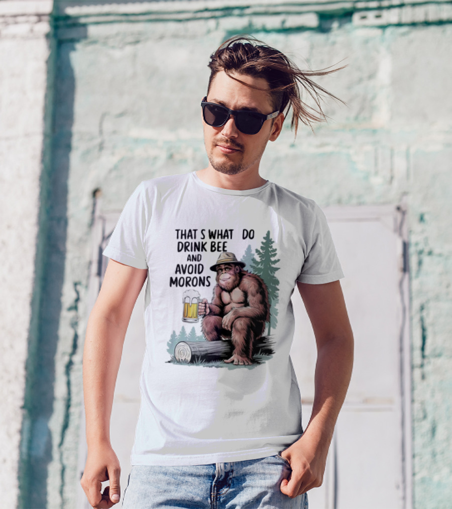 Bigfoot That’s What I Do Drink Beer And Avoid Morons In Forest With Mug T-Shirt
