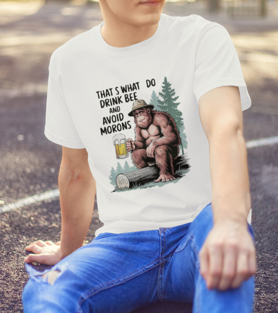 Bigfoot That’s What I Do Drink Beer And Avoid Morons In Forest With Mug T-Shirt