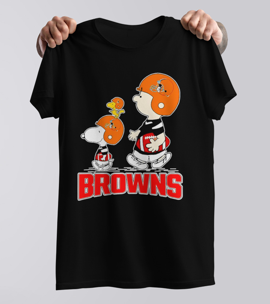 Browns Snoopy Charlie Brown Woodstock Football Helmets T-Shirt