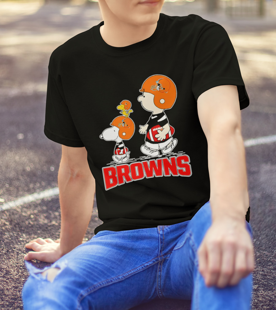 Browns Snoopy Charlie Brown Woodstock Football Helmets T-Shirt