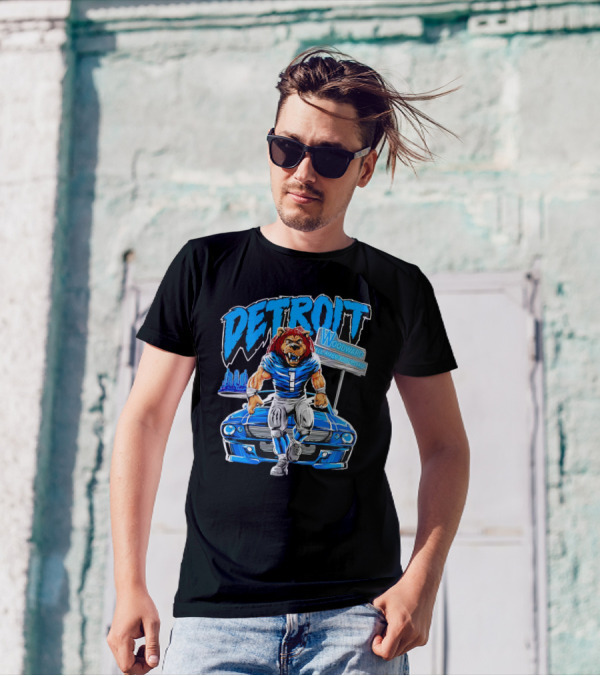 Detroit Lions Woodward All American Road Lion With Car And Cityscape T-Shirt