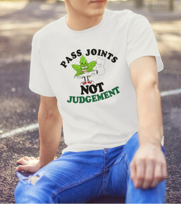 PASS JOINTS NOT JUDGEMENT Cartoon Leaf Holding Joint T-Shirt