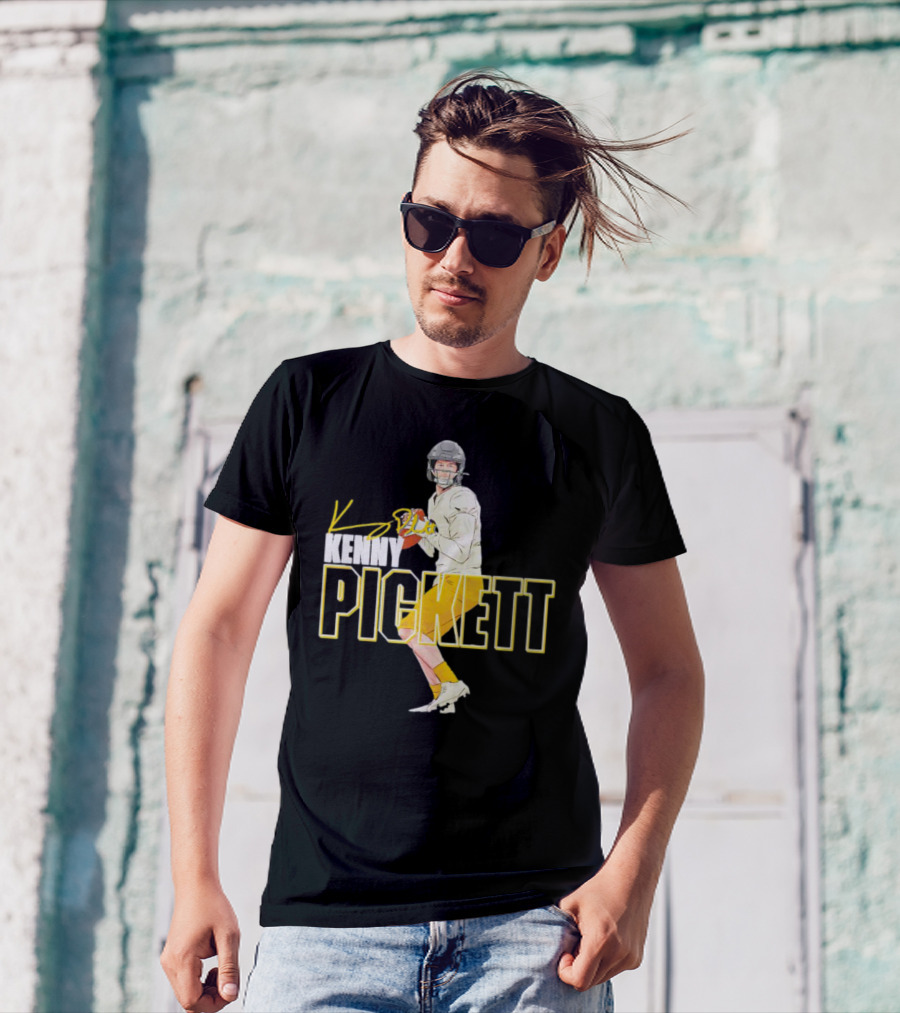 Kenny Pickett Pittsburgh Football Quarterback Pose T-Shirt