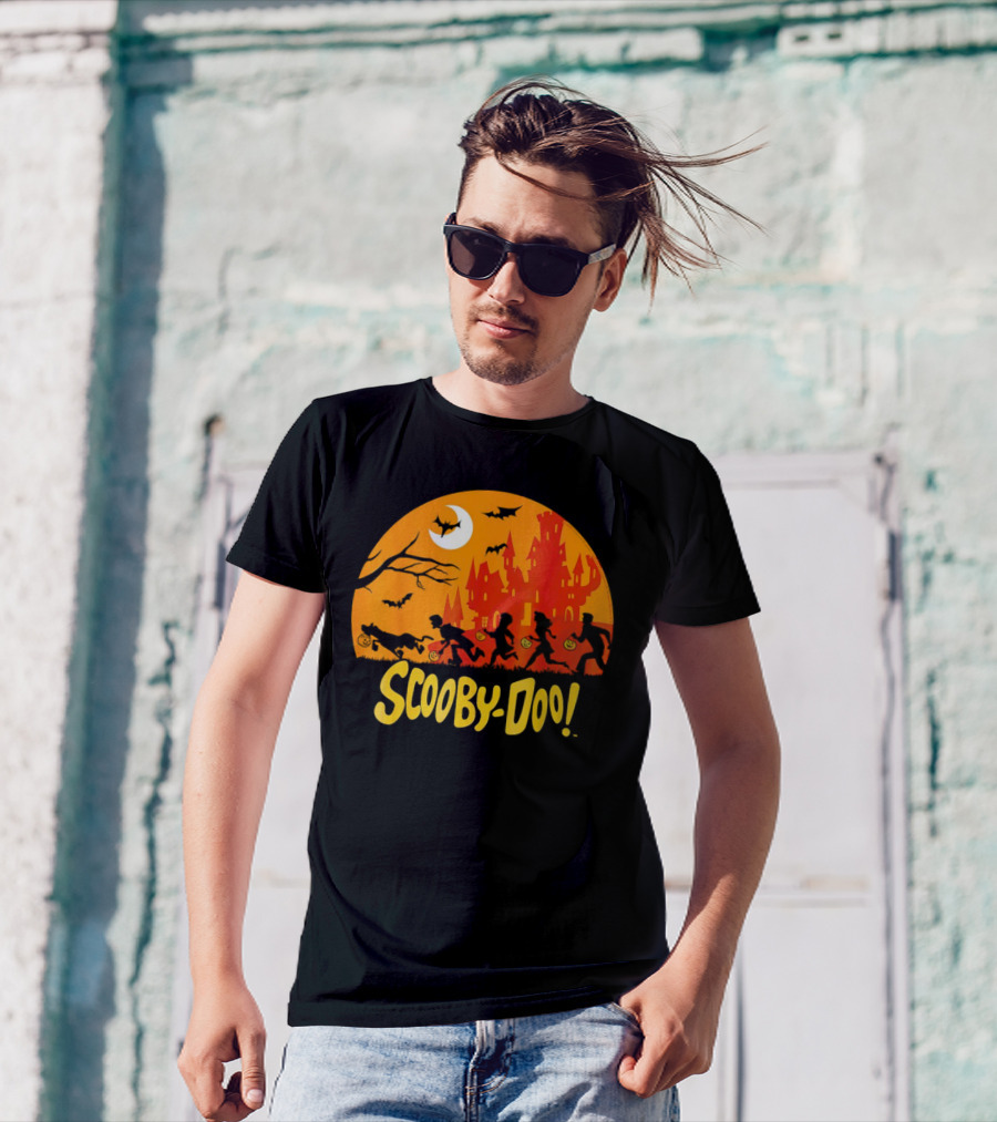 Scooby-Doo Halloween Run With Haunted Castle And Bats T-Shirt