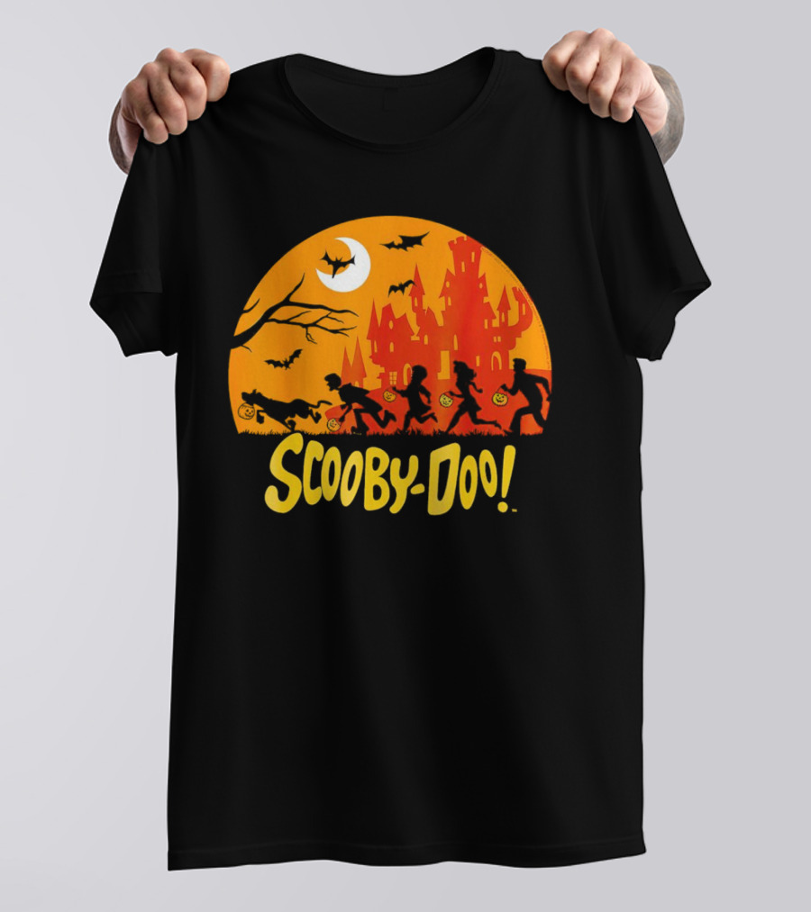 Scooby-Doo Halloween Run With Haunted Castle And Bats T-Shirt
