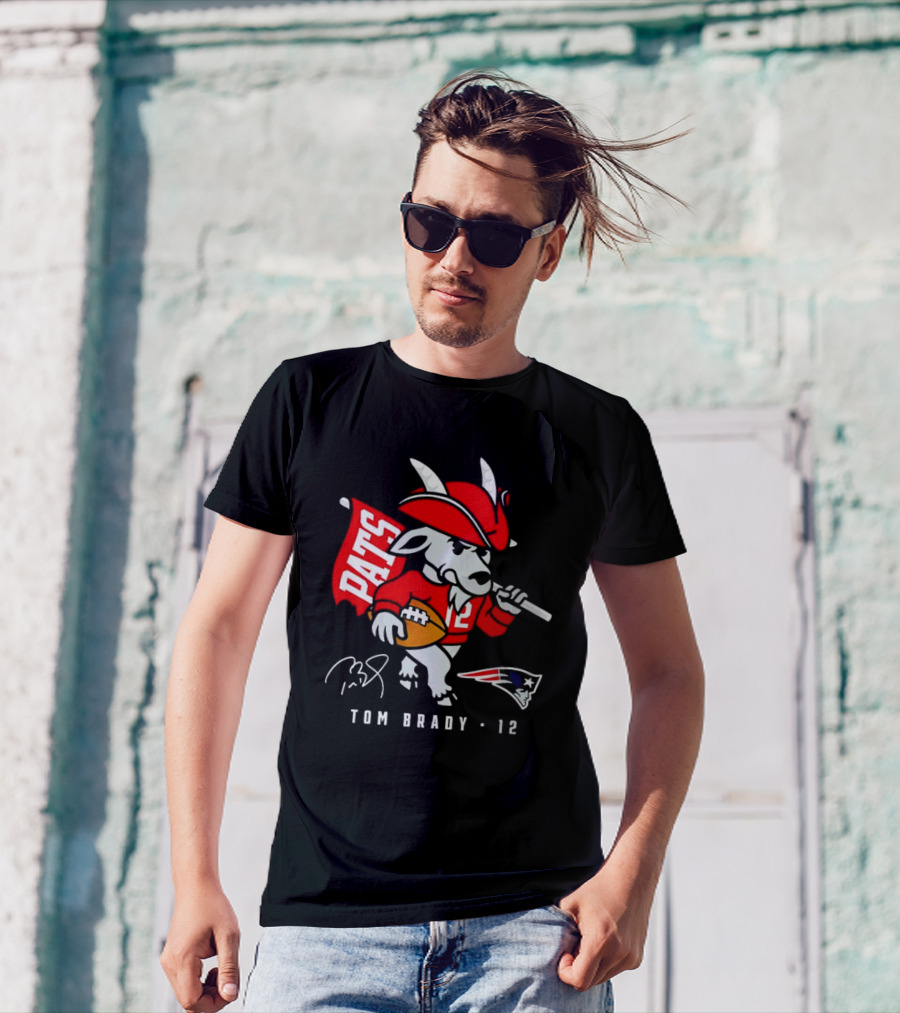 New England Patriots PATS Tom Brady 12 GOAT Logo Illustrative Character T-Shirt