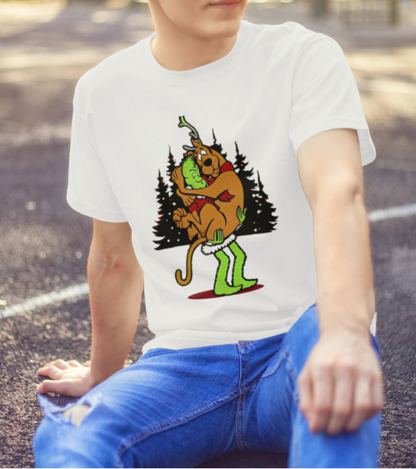 Grinch Scooby-Doo Shaggy Hug Funny Christmas Scene T-Shirt