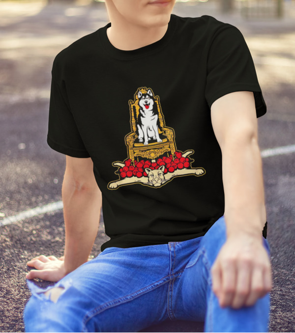 Washington Huskies King Of The Apple Throne With Cougar Rug T-Shirt