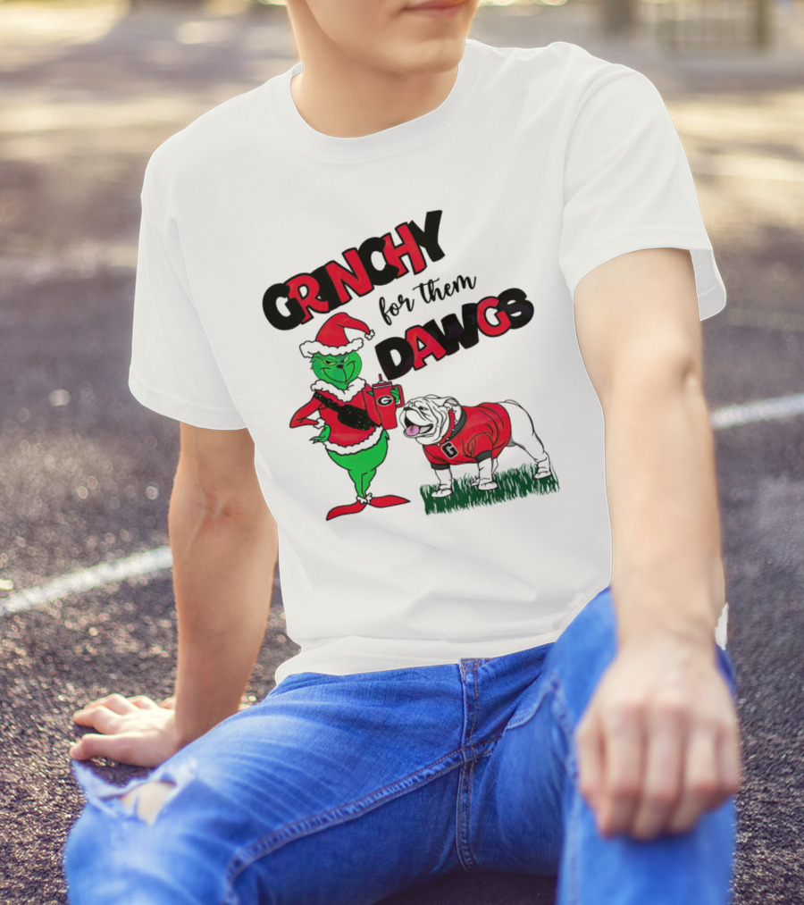 Grinchy For Them Dawgs Georgia Bulldogs Football Christmas Grinch Holding Drink And Bulldog Wearing Red T-Shirt