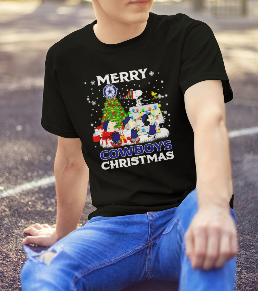 Merry Dallas Cowboys Peanuts Characters Christmas T-Shirt