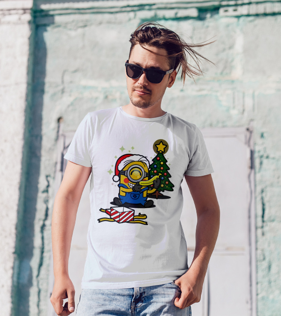Minion Santa Hat With Banana Christmas Tree And Gift Box T-Shirt