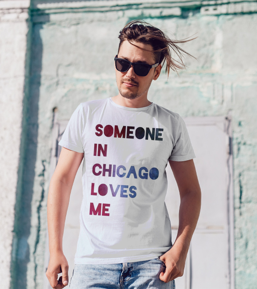 SOMEONE IN CHICAGO LOVES ME T-Shirt