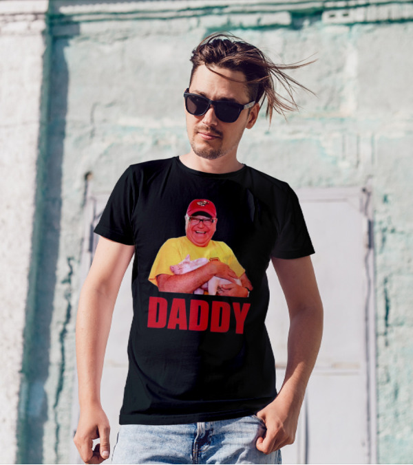 DADDY Hugging Pig Tim Walz Cap T-Shirt