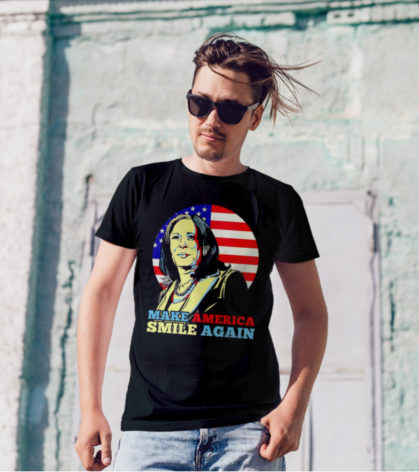 Kamala Harris Make America Smile Again Poster With American Flag Background T-Shirt
