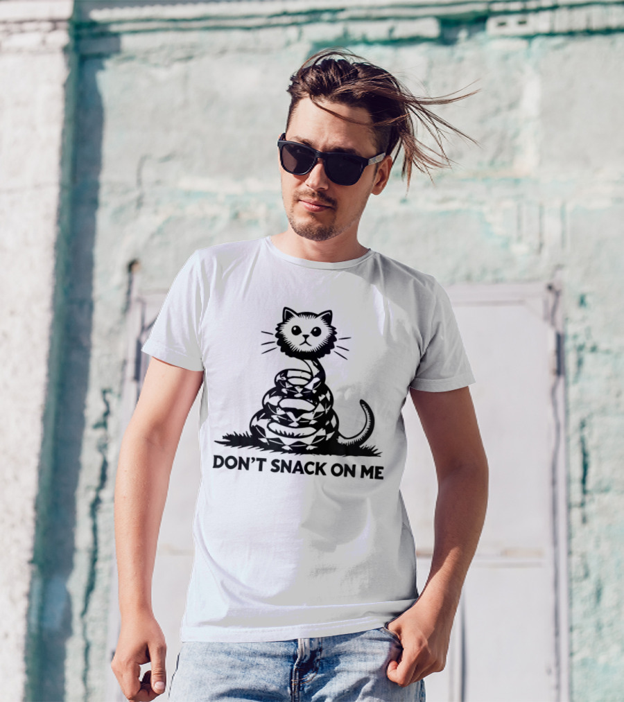 DON'T SNACK ON ME Cat Snake Coiled혻 T-Shirt