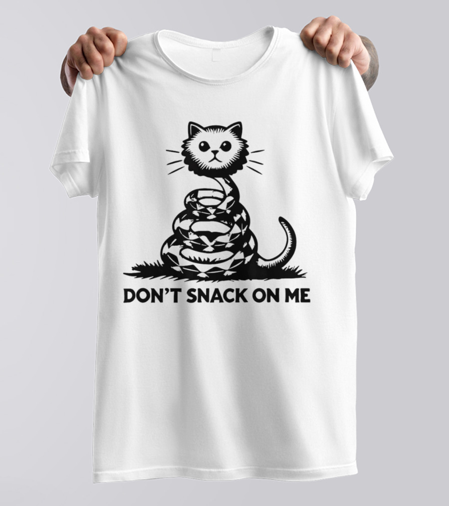 DON'T SNACK ON ME Cat Snake Coiled혻 T-Shirt