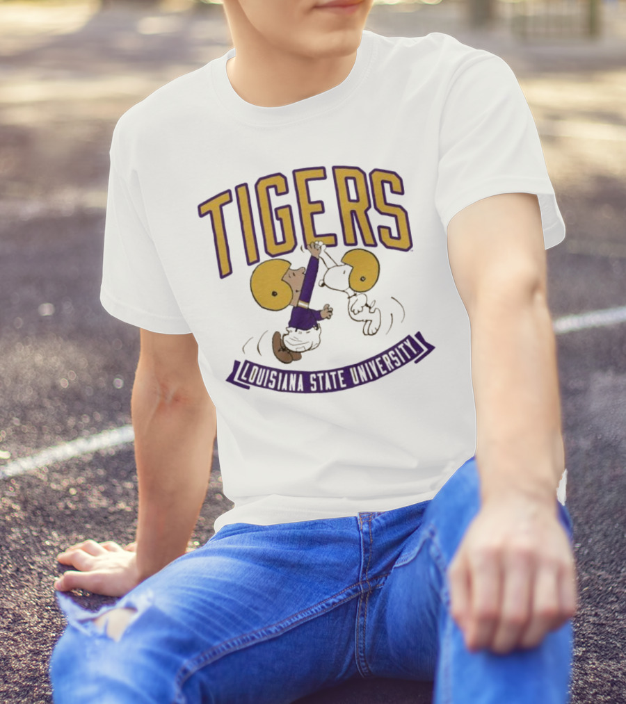 Charlie Brown And Snoopy High Five Louisiana State University Tigers T-Shirt