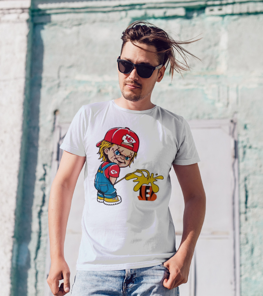 Kansas City Chiefs Chucky Pissing On Cincinnati Bengals T-Shirt