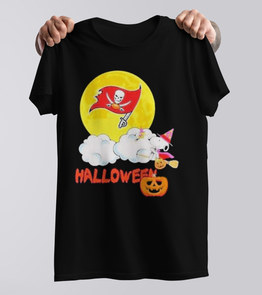 Tampa Bay Buccaneers Halloween Snoopy Witch Moon Pumpkin T-Shirt