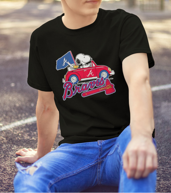 Snoopy And Woodstock Driving Car Atlanta Braves Logo Peanuts Cartoon T-Shirt