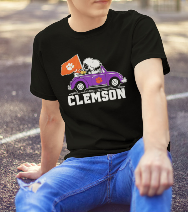 Snoopy And Woodstock In Purple Car With Clemson Flag T-Shirt