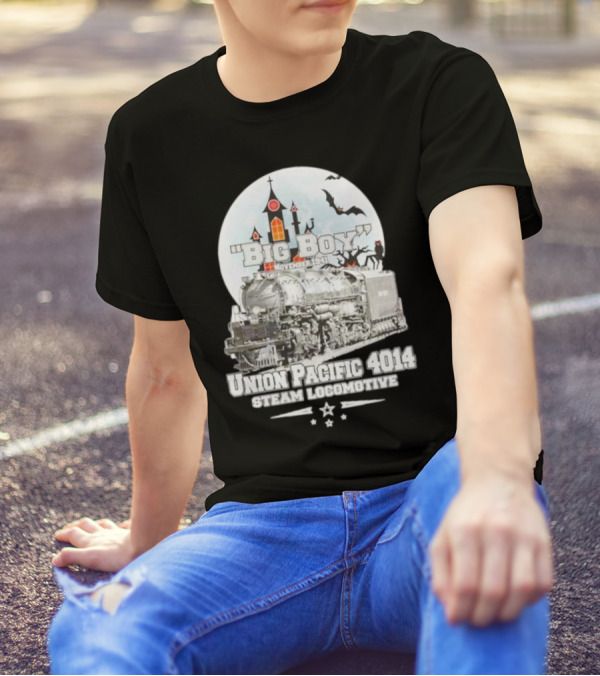 Big Boy Union Pacific 4014 Steam Locomotive November 1941 Haunted Castle And Bats T-Shirt