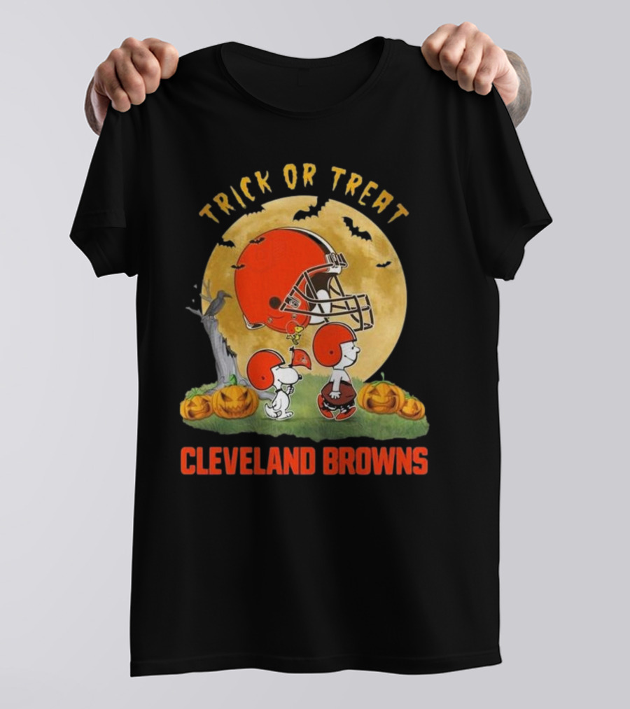 Trick Or Treat Cleveland Browns Halloween 2024 Peanuts Football Helmet Pumpkins T-Shirt