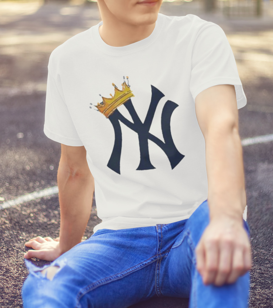 New York Yankees Logo With Crowned King Emblem T-Shirt