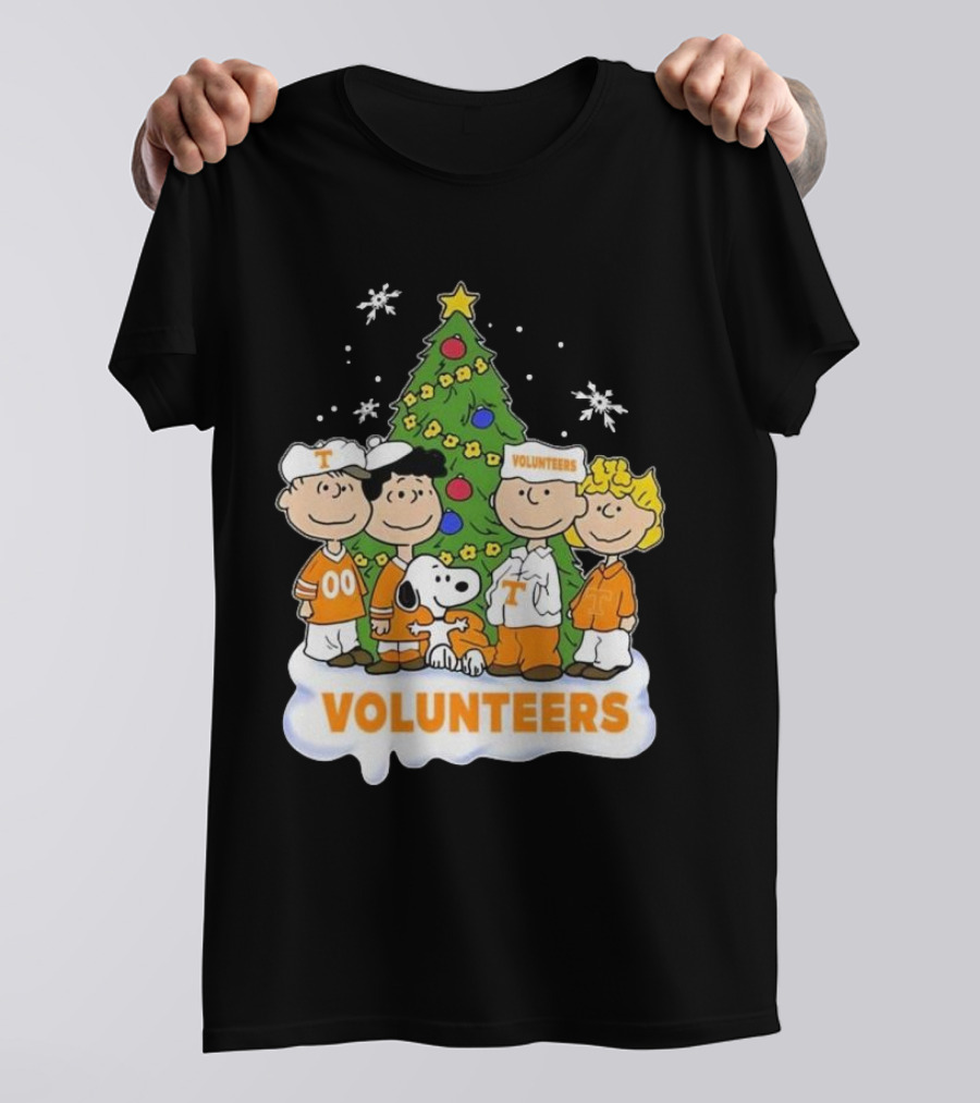Tennessee Volunteers Snoopy And Friends Christmas Tree T-Shirt