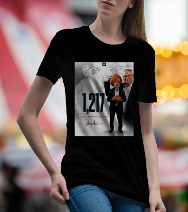 1,217 All-Time Wins Leader Geno Auriemma Signature Image T-Shirt