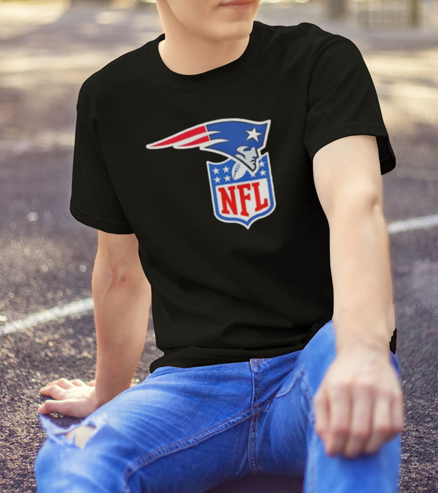 New England Patriots NFL Shield Logo Mashup T-Shirt