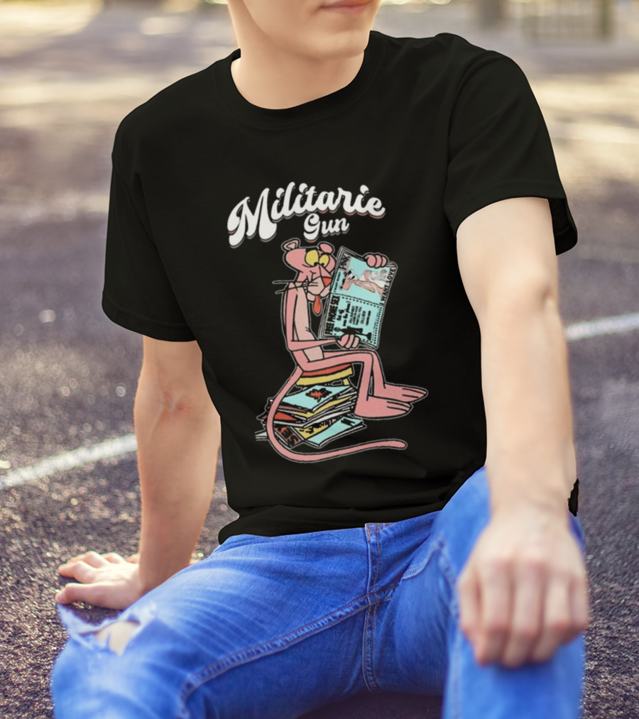 Militarie Gun Pink Panther Reading Comics T-Shirt