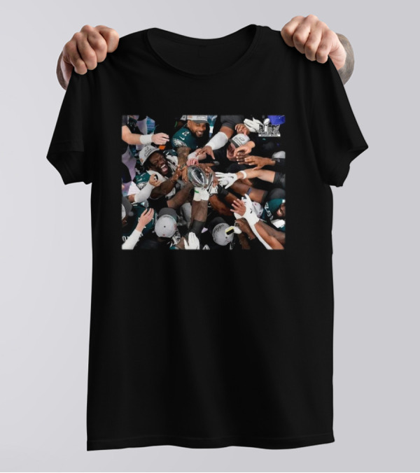 Philadelphia Eagles Super Bowl LIX Champions Celebration With Trophy T-Shirt