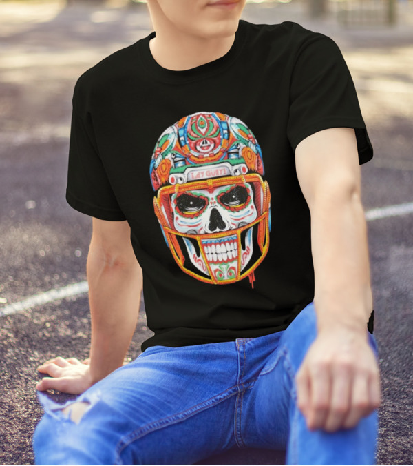 Primera De 10 ¡Ay Güey! Colorful Skull Football Helmet T-Shirt