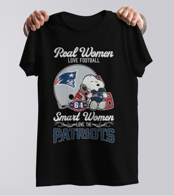 Real Women Love Football Smart Women Love The Patriots Snoopy Patriots Helmet T-Shirt