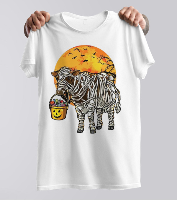 Mummified Cow Trick-or-Treating Under Full Halloween Moon T-Shirt