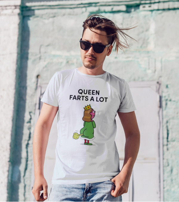 Queen Farts A Lot Christmas Queen In Green Dress With Crown T-Shirt