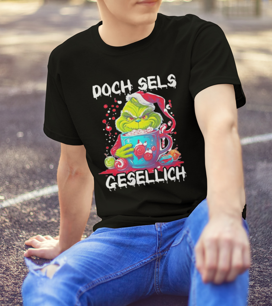 Doch Sels Gesellich Grinch With Santa Hat And Holiday Mug T-Shirt