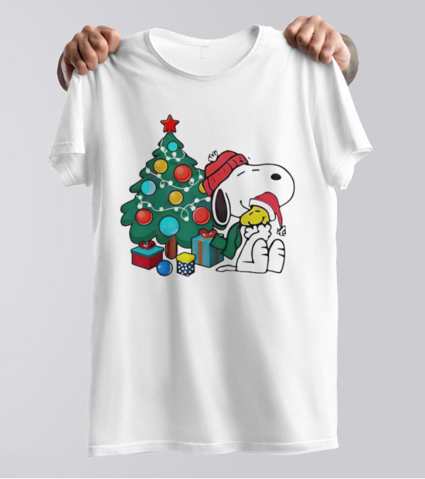 Snoopy Woodstock Christmas Tree Hug Gifts T-Shirt