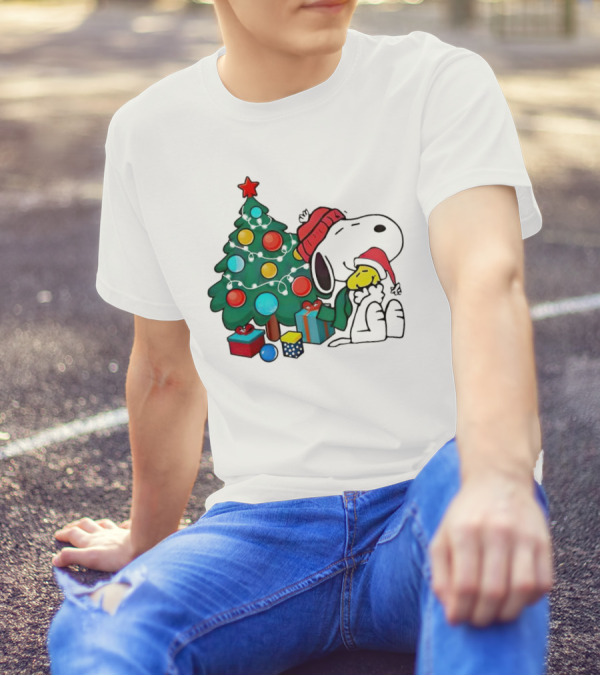 Snoopy Woodstock Christmas Tree Hug Gifts T-Shirt