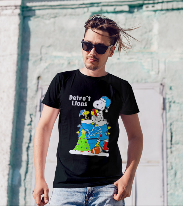 Snoopy And Woodstock Detroit Lions Christmas Igloo With Football And Tree T-Shirt