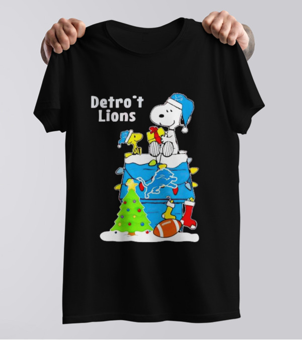 Snoopy And Woodstock Detroit Lions Christmas Igloo With Football And Tree T-Shirt